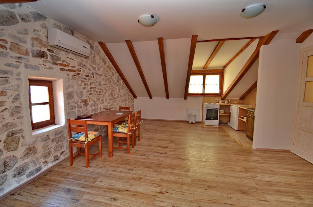 Apartments Historic Stone House كوتور الغرفة الصورة