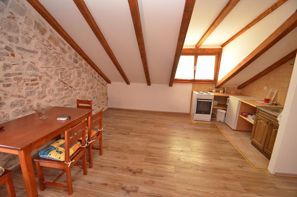 Apartments Historic Stone House كوتور الغرفة الصورة