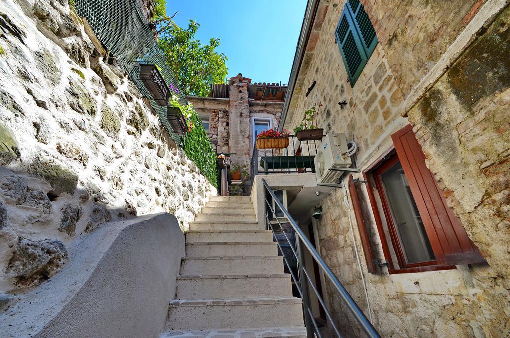 Apartments Historic Stone House كوتور الغرفة الصورة