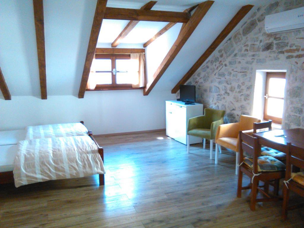 Apartments Historic Stone House كوتور المظهر الخارجي الصورة