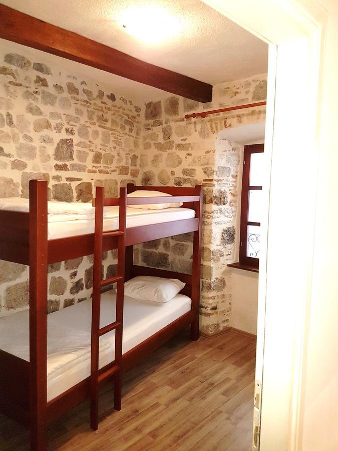 Apartments Historic Stone House كوتور المظهر الخارجي الصورة