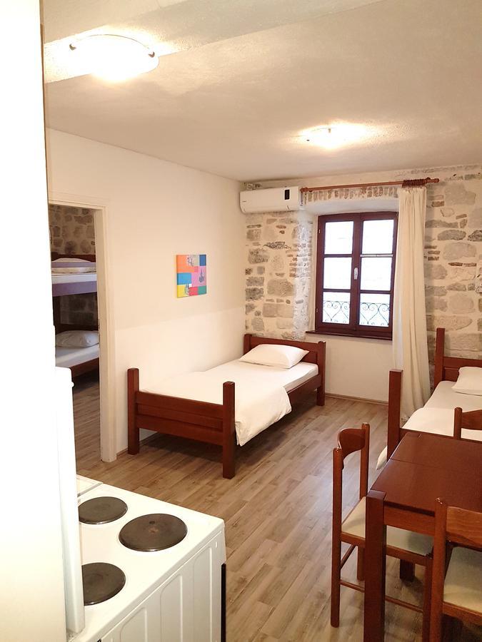 Apartments Historic Stone House كوتور المظهر الخارجي الصورة