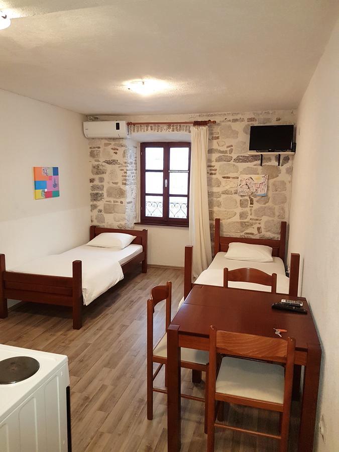 Apartments Historic Stone House كوتور المظهر الخارجي الصورة